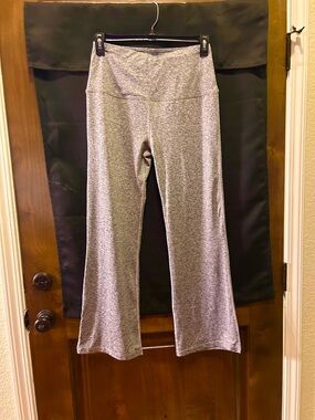Flattering Women’s XL Athletic/Yoga 15% Spandex! Waist 32” -35” High Quality!!